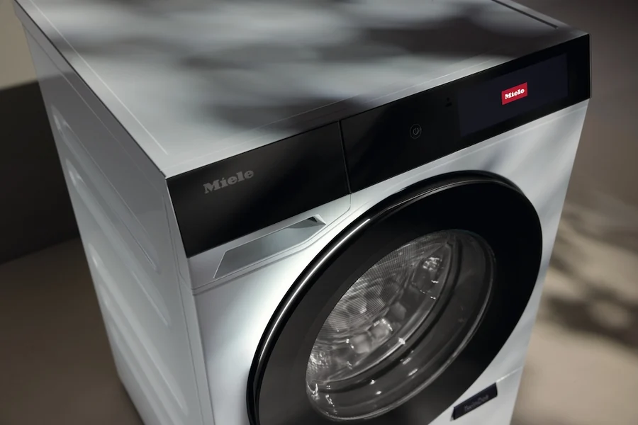 стиральная машина 2026 Miele Nova Edition: стеклянный фасад и дверь